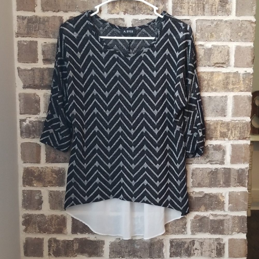 ❤A. Byer Metallic Chevron Print Hi/Lo Top